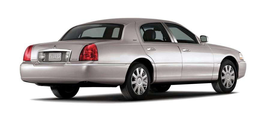  Lincoln Town Car 2003 года  (фото 22 из 68)